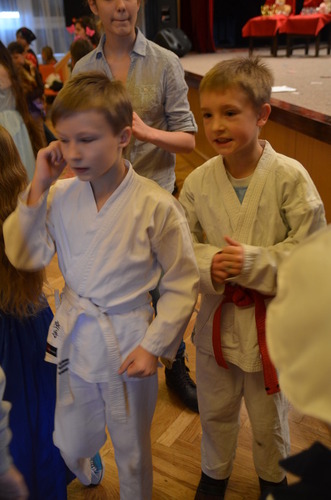 Czarowały wspólnie z iluzjonistą!