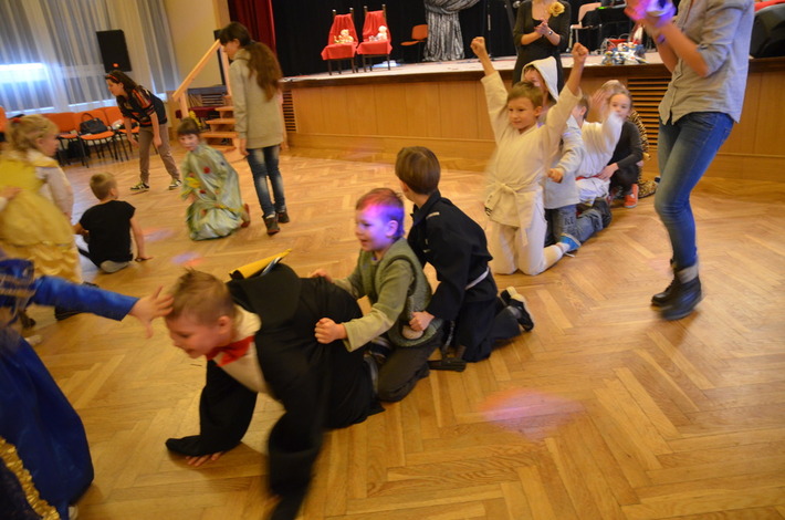 Czarowały wspólnie z iluzjonistą!