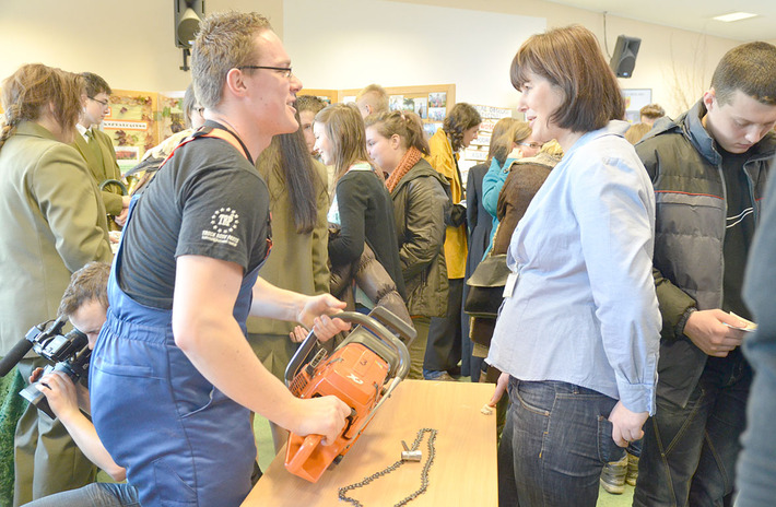 Udane, ale ciasne targi edukacyjne. Setki uczniów!