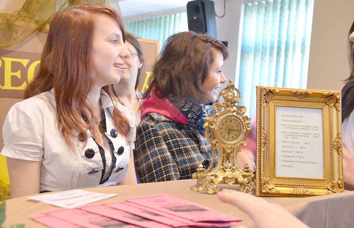 Udane, ale ciasne targi edukacyjne. Setki uczniów!