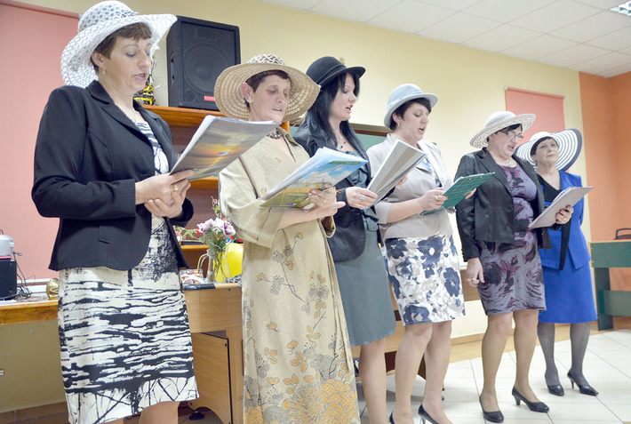 Święto w kapeluszach