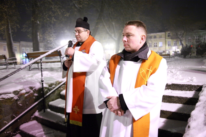 Droga krzyżowa na ulicach Tucholi  ZDJĘCIA