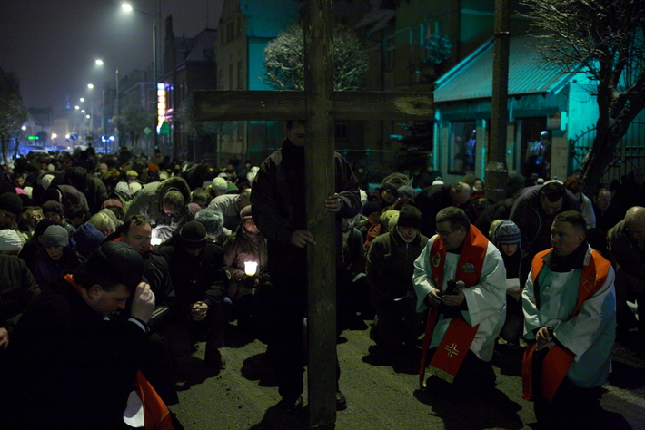 Droga krzyżowa na ulicach Tucholi  ZDJĘCIA