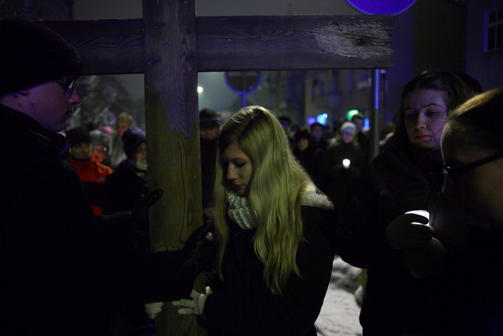 Droga krzyżowa na ulicach Tucholi  ZDJĘCIA