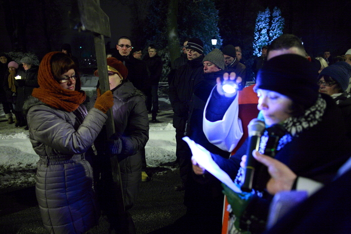 Droga krzyżowa na ulicach Tucholi  ZDJĘCIA