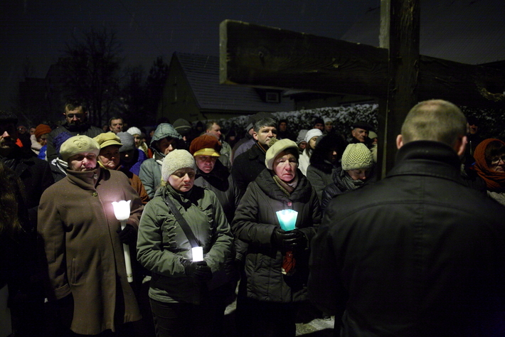Droga krzyżowa na ulicach Tucholi  ZDJĘCIA