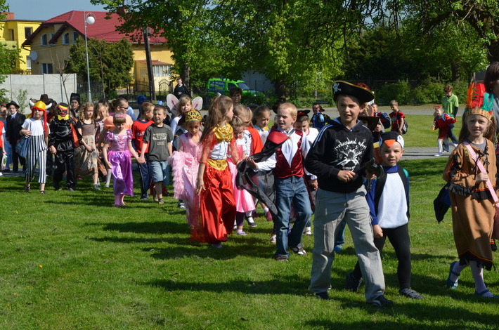 Bohaterowie bajek zabawili się w naszym parku