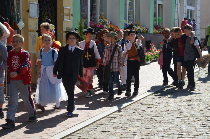 Bohaterowie bajek zabawili się w naszym parku