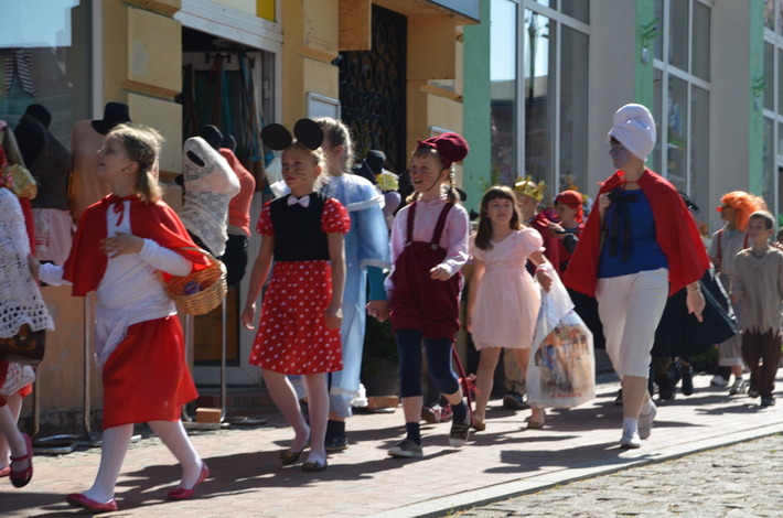 Bohaterowie bajek zabawili się w naszym parku