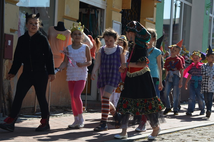 Bohaterowie bajek zabawili się w naszym parku