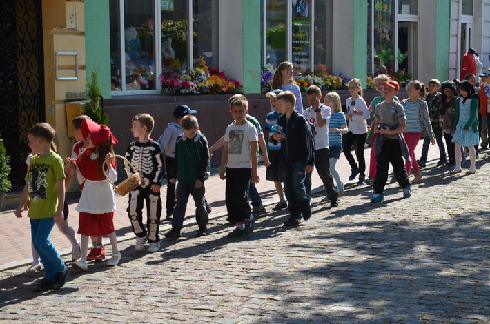 Bohaterowie bajek zabawili się w naszym parku