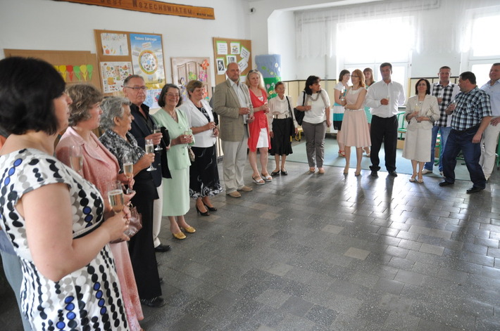 Po 30 latach usłyszeli ten sam szkolny dzwonek  ZDJĘCIA