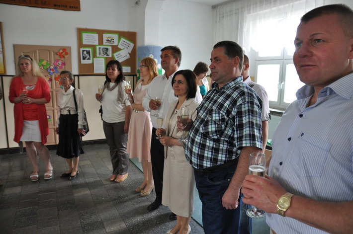 Po 30 latach usłyszeli ten sam szkolny dzwonek  ZDJĘCIA