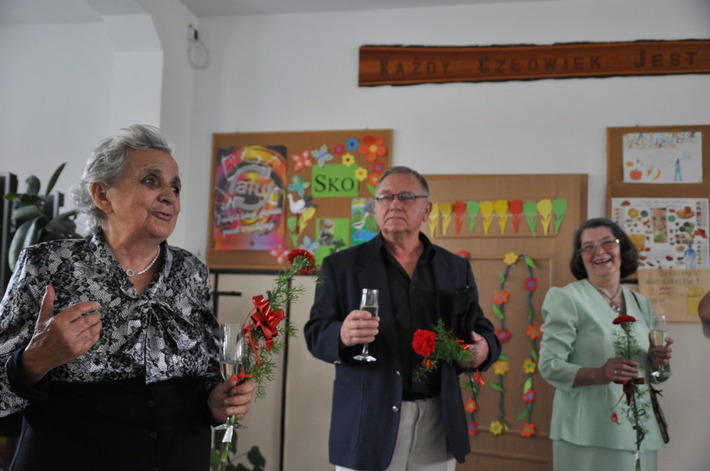 Po 30 latach usłyszeli ten sam szkolny dzwonek  ZDJĘCIA