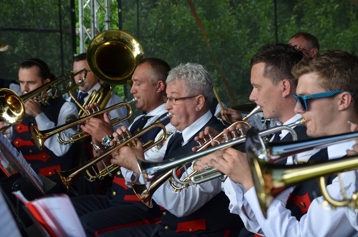 Siłę orkiestr poczuliśmy pod klasztorem