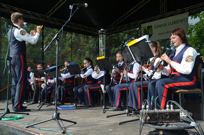 Siłę orkiestr poczuliśmy pod klasztorem