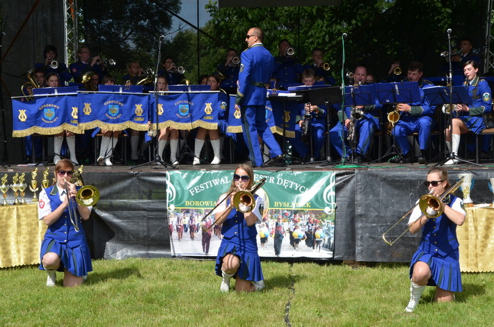 Siłę orkiestr poczuliśmy pod klasztorem