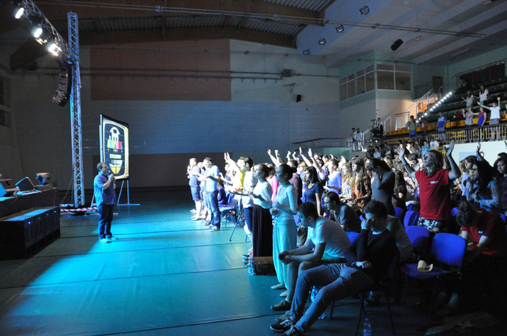 Kościół Zielonoświątkowy radośnie rozmodlony w Tucholi ZDJĘCIA