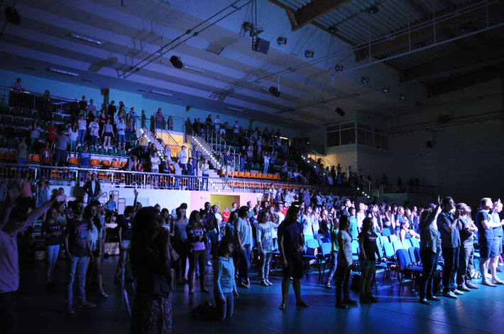 Kościół Zielonoświątkowy radośnie rozmodlony w Tucholi ZDJĘCIA