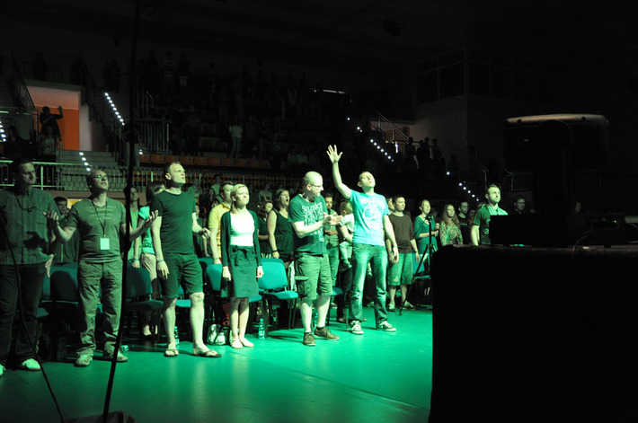 Kościół Zielonoświątkowy radośnie rozmodlony w Tucholi ZDJĘCIA