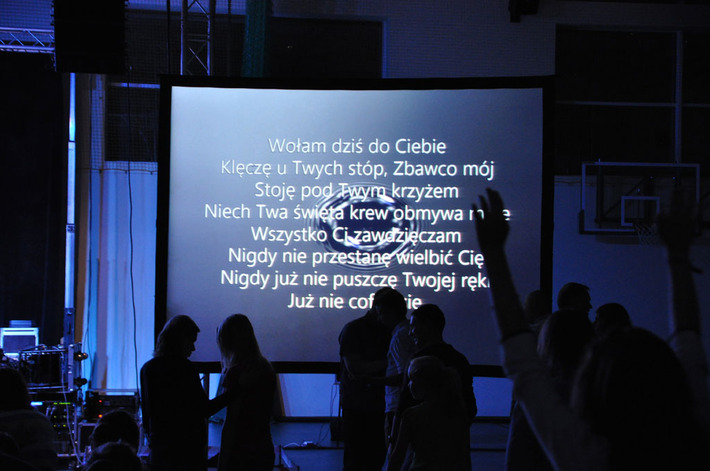 Kościół Zielonoświątkowy radośnie rozmodlony w Tucholi ZDJĘCIA