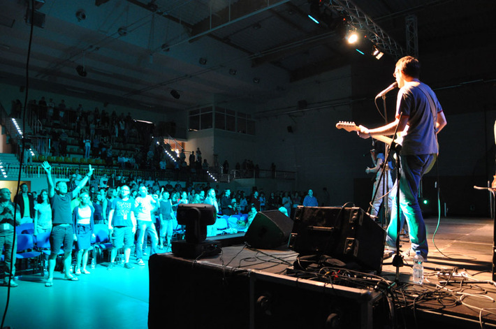 Kościół Zielonoświątkowy radośnie rozmodlony w Tucholi ZDJĘCIA