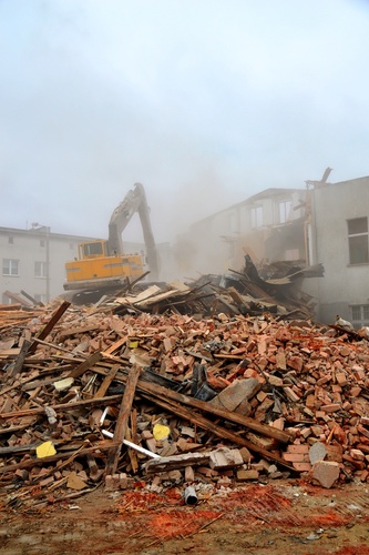 Runęły mury starej przychodni - ZDJĘCIA