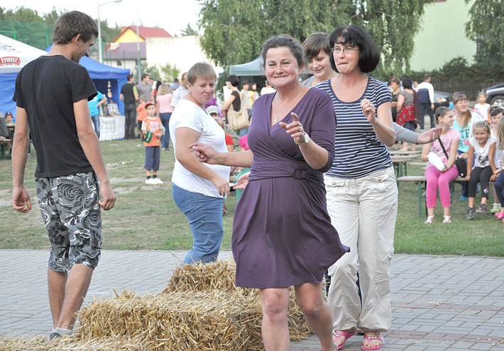 Biegali w szlorach, zbierali kukurydzę ZDJĘCIA