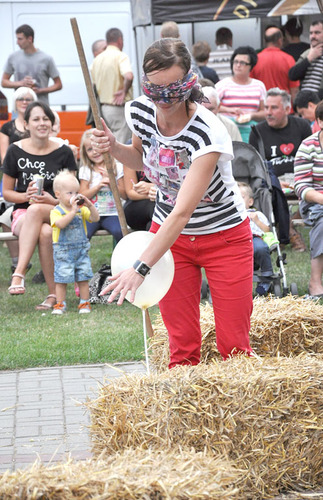 Biegali w szlorach, zbierali kukurydzę ZDJĘCIA
