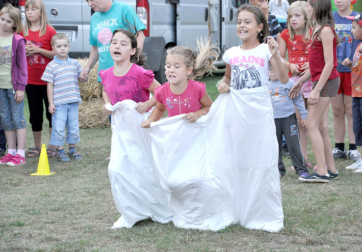 Biegali w szlorach, zbierali kukurydzę ZDJĘCIA