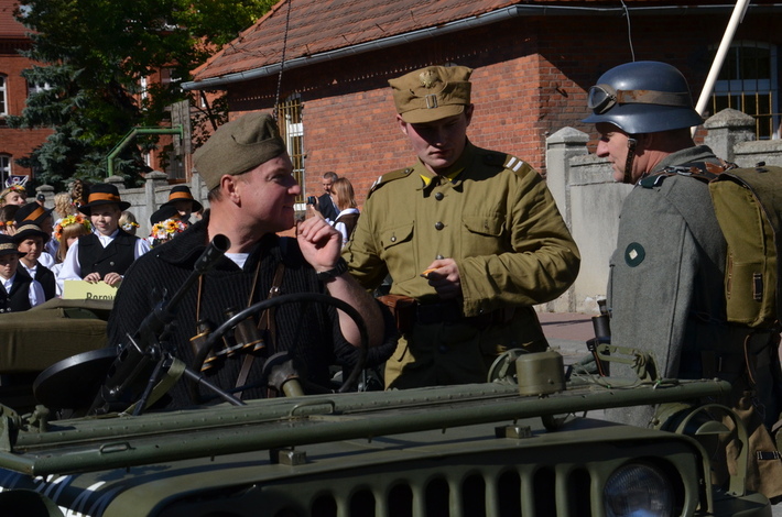 Aż 600 osób w historycznym pochodzie! ZDJĘCIA