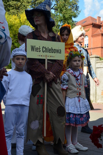 Aż 600 osób w historycznym pochodzie! ZDJĘCIA