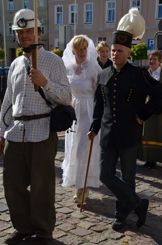 Aż 600 osób w historycznym pochodzie! ZDJĘCIA