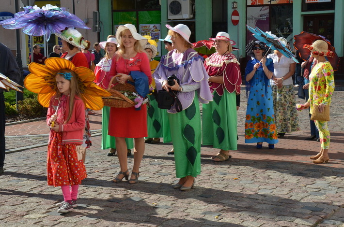 Aż 600 osób w historycznym pochodzie! ZDJĘCIA