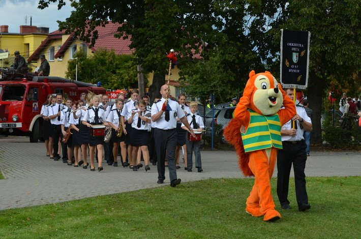 Aż 600 osób w historycznym pochodzie! ZDJĘCIA