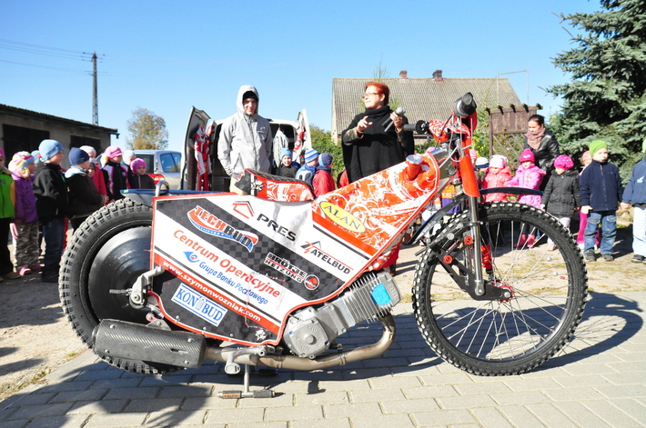 Żużlowiec Szymon Woźniak odwiedził dzieci! ZDJĘCIA