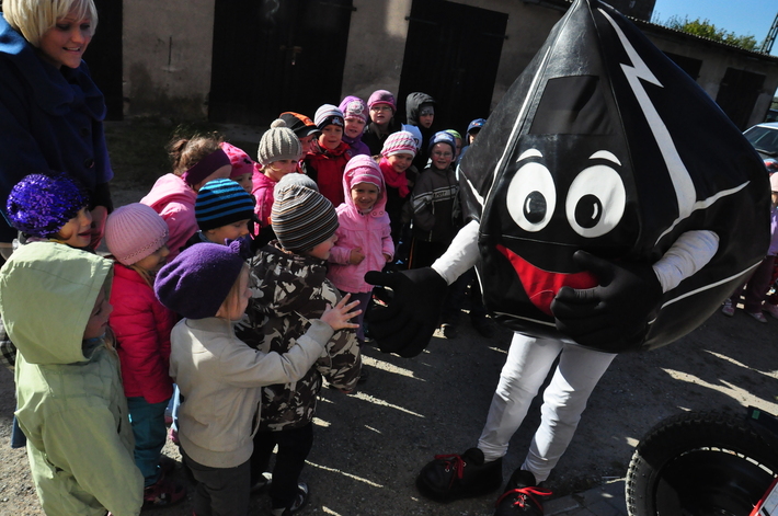 Żużlowiec Szymon Woźniak odwiedził dzieci! ZDJĘCIA