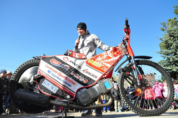 Żużlowiec Szymon Woźniak odwiedził dzieci! ZDJĘCIA