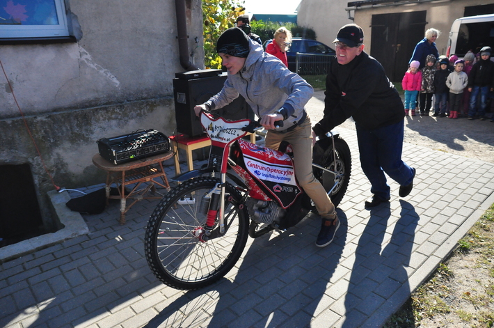 Żużlowiec Szymon Woźniak odwiedził dzieci! ZDJĘCIA