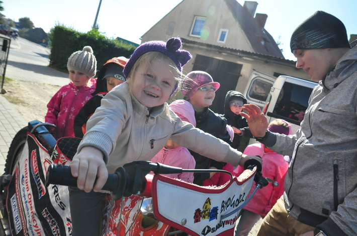Żużlowiec Szymon Woźniak odwiedził dzieci! ZDJĘCIA