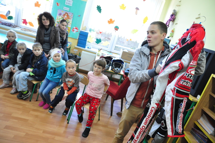 Żużlowiec Szymon Woźniak odwiedził dzieci! ZDJĘCIA