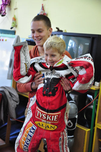 Żużlowiec Szymon Woźniak odwiedził dzieci! ZDJĘCIA