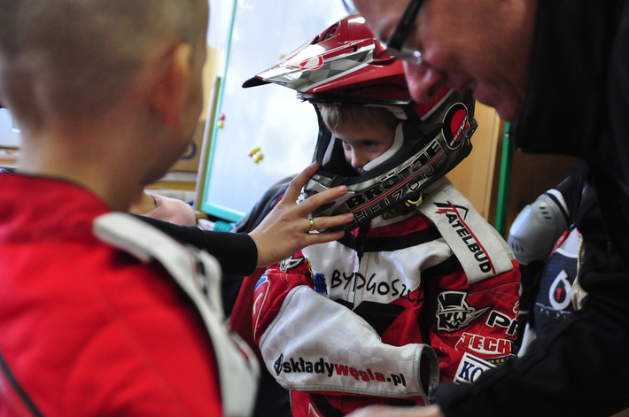 Żużlowiec Szymon Woźniak odwiedził dzieci! ZDJĘCIA