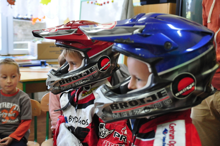 Żużlowiec Szymon Woźniak odwiedził dzieci! ZDJĘCIA