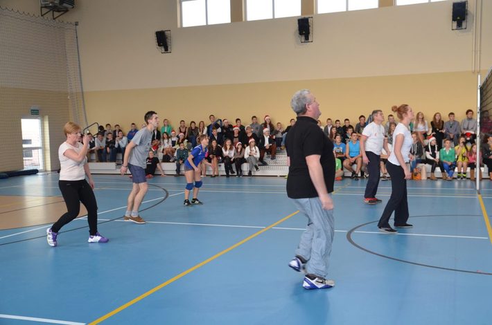 Hala za półtora miliona - ?dzieło wielu rąk?