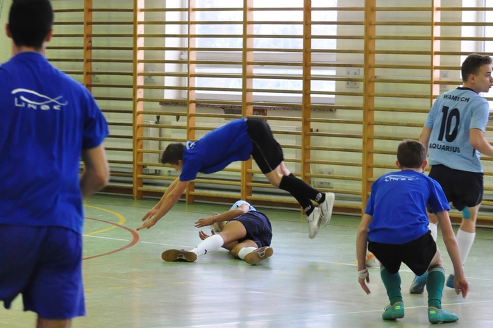 Grali tak, że z lampy sypał się kurz  ZDJĘCIA