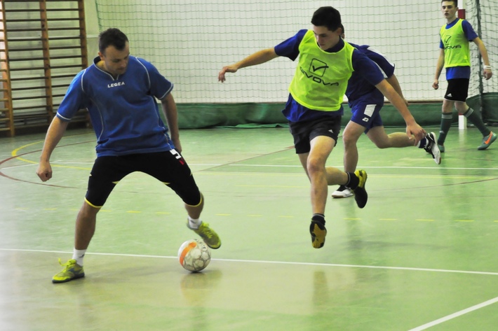 Grali tak, że z lampy sypał się kurz  ZDJĘCIA