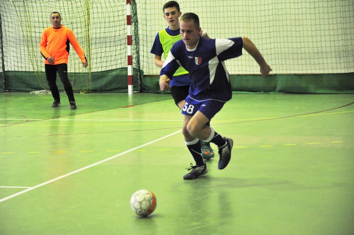 Grali tak, że z lampy sypał się kurz  ZDJĘCIA