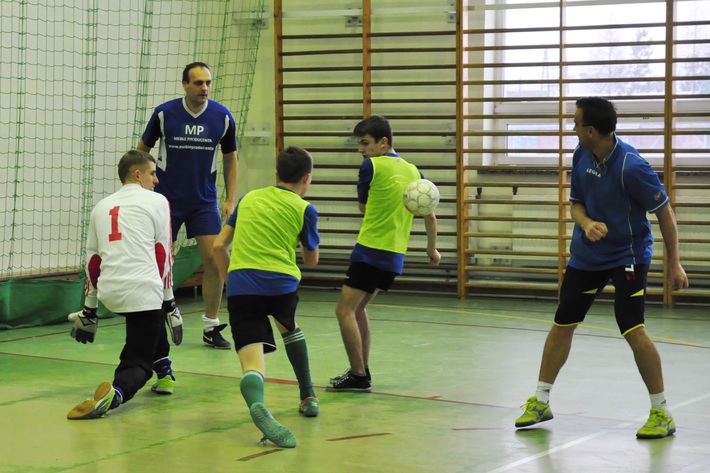 Grali tak, że z lampy sypał się kurz  ZDJĘCIA