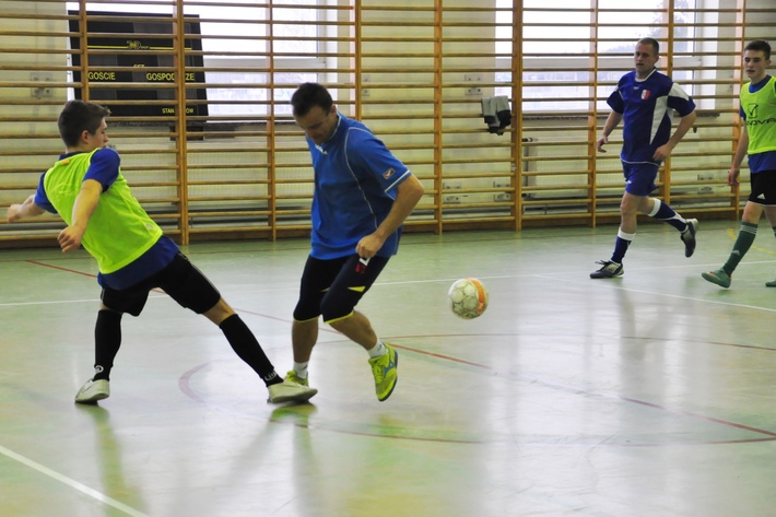 Grali tak, że z lampy sypał się kurz  ZDJĘCIA